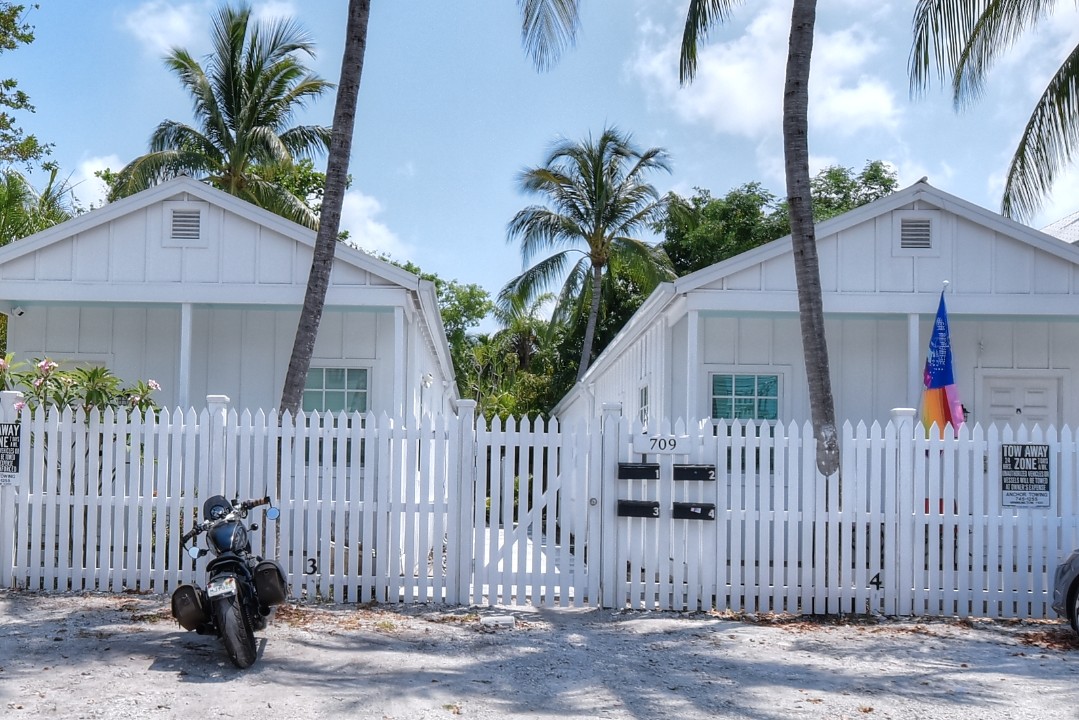 1/1 Cottage close to Duval st. — Parking