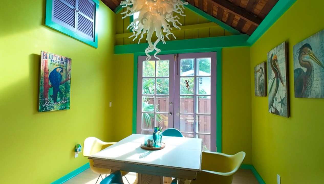 Carsten Lane Cottage — Dining Area
