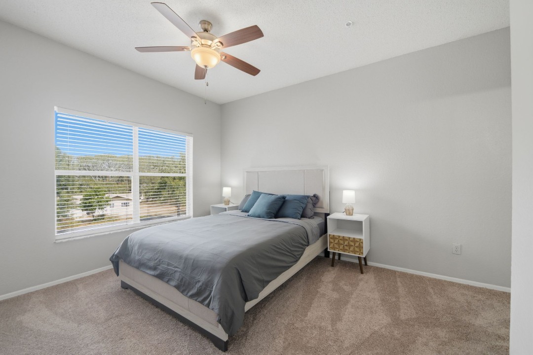 Avenue · Unit at Winter Springs 27-307 2/2