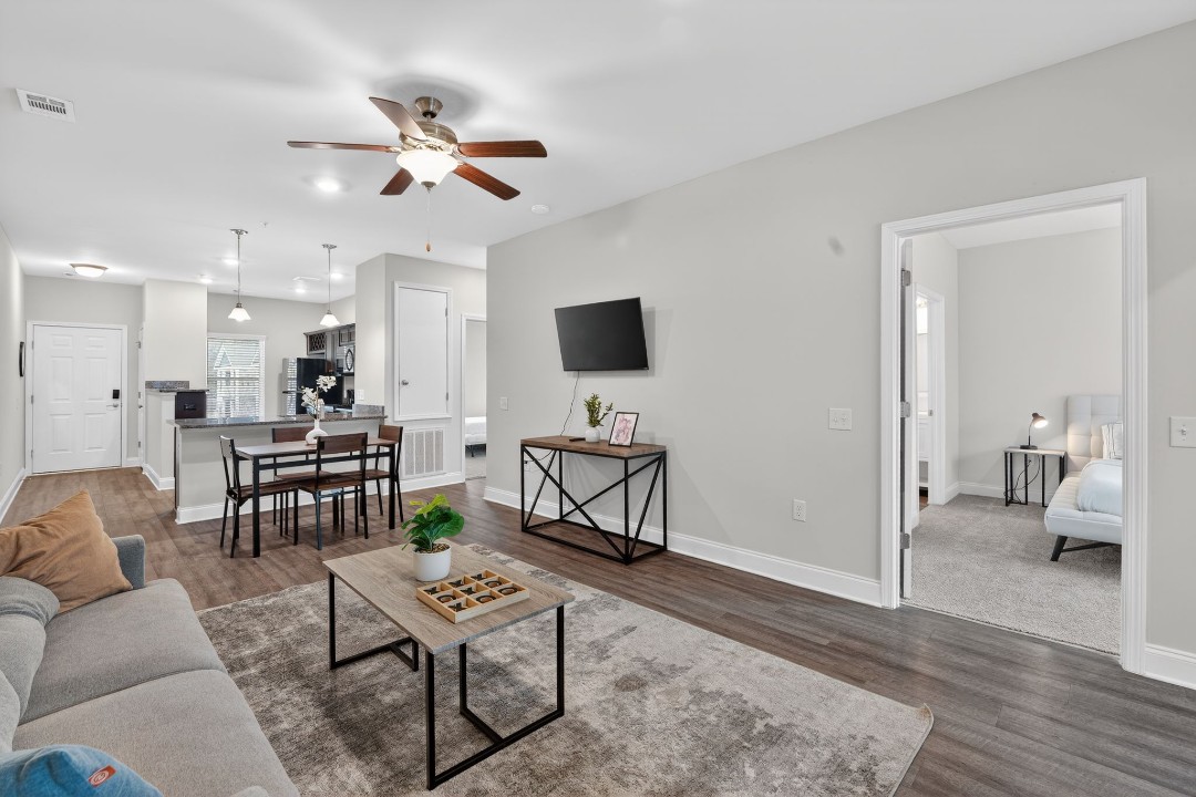 Hickory Grove · Unit 402 2/2