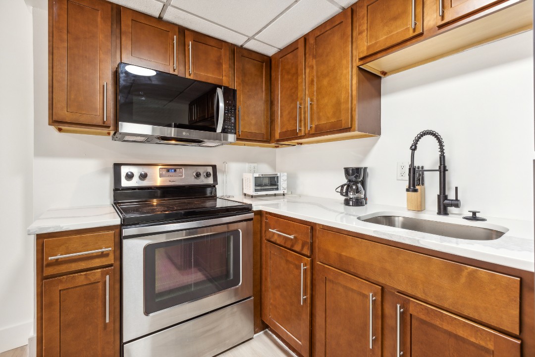 on East, 120 - · Unit 111  1/1