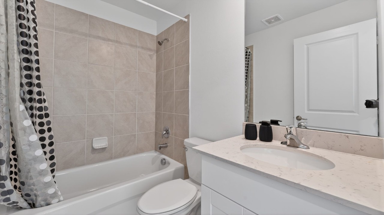 Landings at Westport · Unit 2056