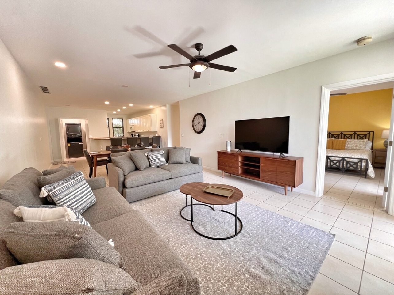 Pacifico L1006 - Corner Condo - Pool & Palm Views — Playas del Coco, Guanacaste Province — vacation rental