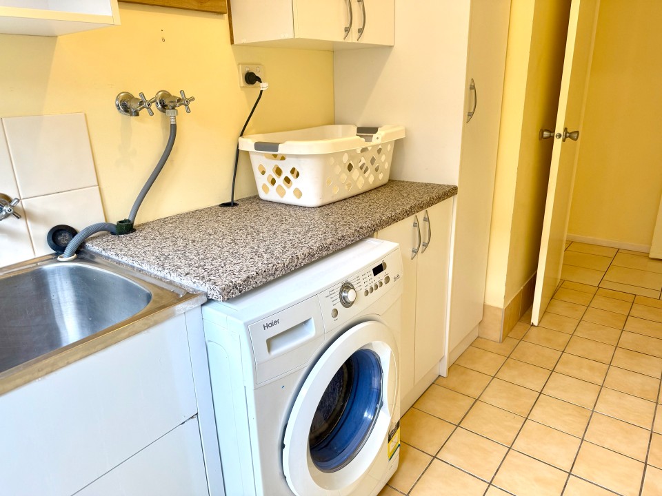 Practical Inclusions for Longer Stays
Dedicated laundry area with washer and clothesline ensures self-sufficiency for extended bookings.