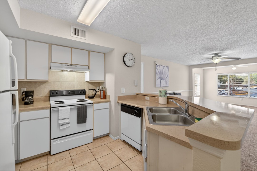 Avenue · Unit at Winter Springs 30-203 2/2