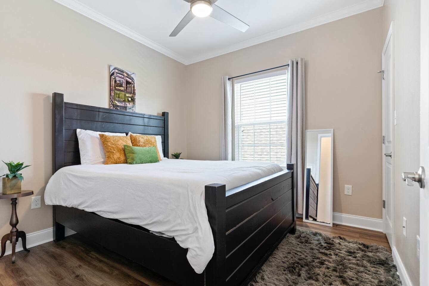 Second queen bedroom. Super cozy bed!