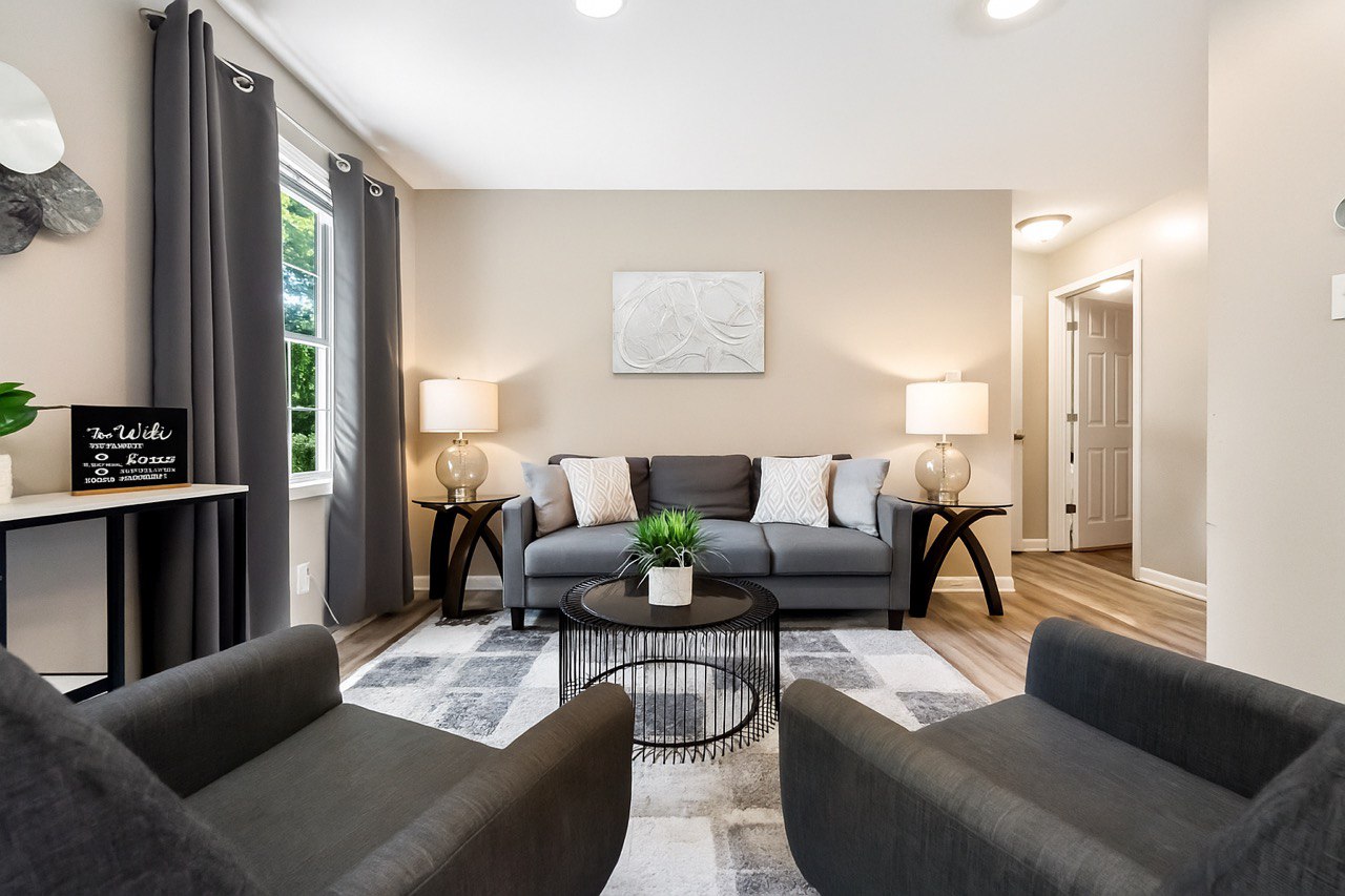 King Suite · 2 Full Baths · Stocked Kitchen — Warsaw, IN — vacation rental