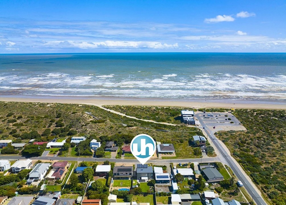 Positioned perfectly between the Goolwa Beach and the river