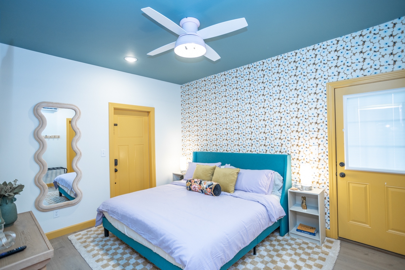 Artistic Retreat with Hot Tub-Close to Ft. LW! — Waynesville, MO — vacation rental