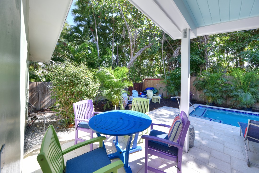 Casita Casa Marina — Covered outdoor dining