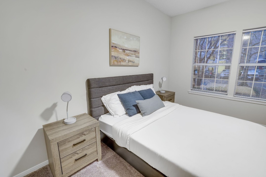 The Avenues of Lakeshore · Unit 811 2/2