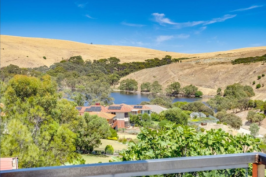 Minutes from Wirrina boat ramp and New Terry Golf Resort