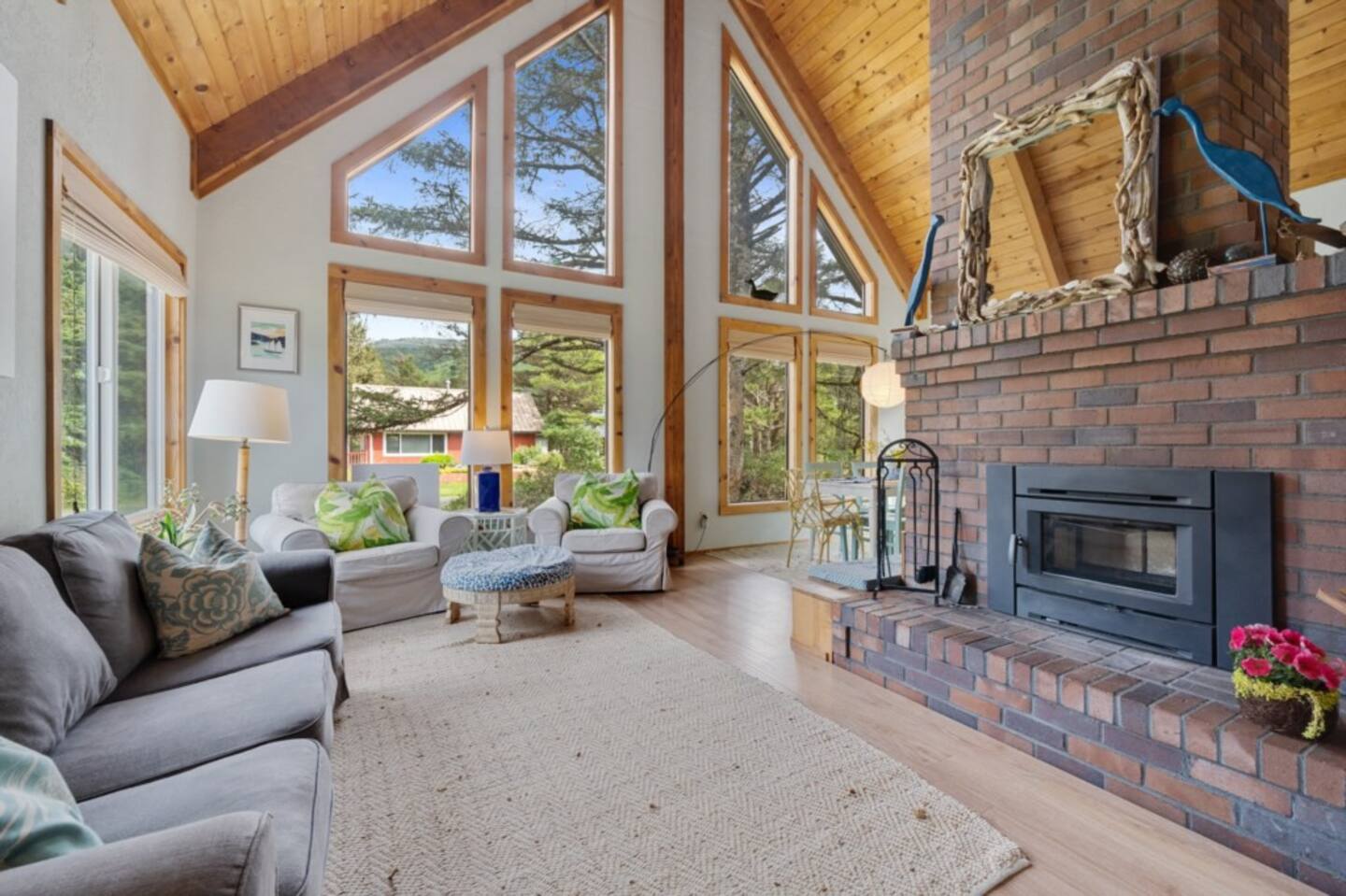 Charming Beach Cabin *Close Beach Access* in Rockaway Beach, OR