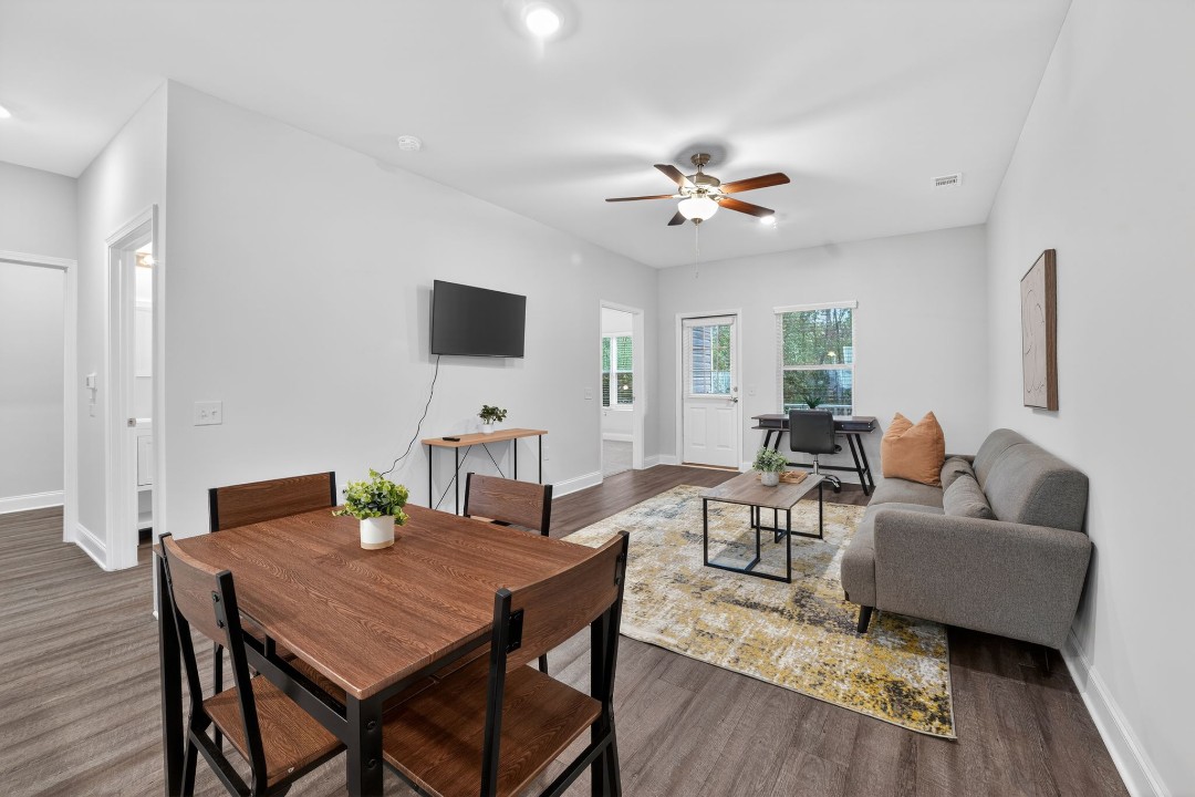 Hickory Grove · Unit 705 2/2