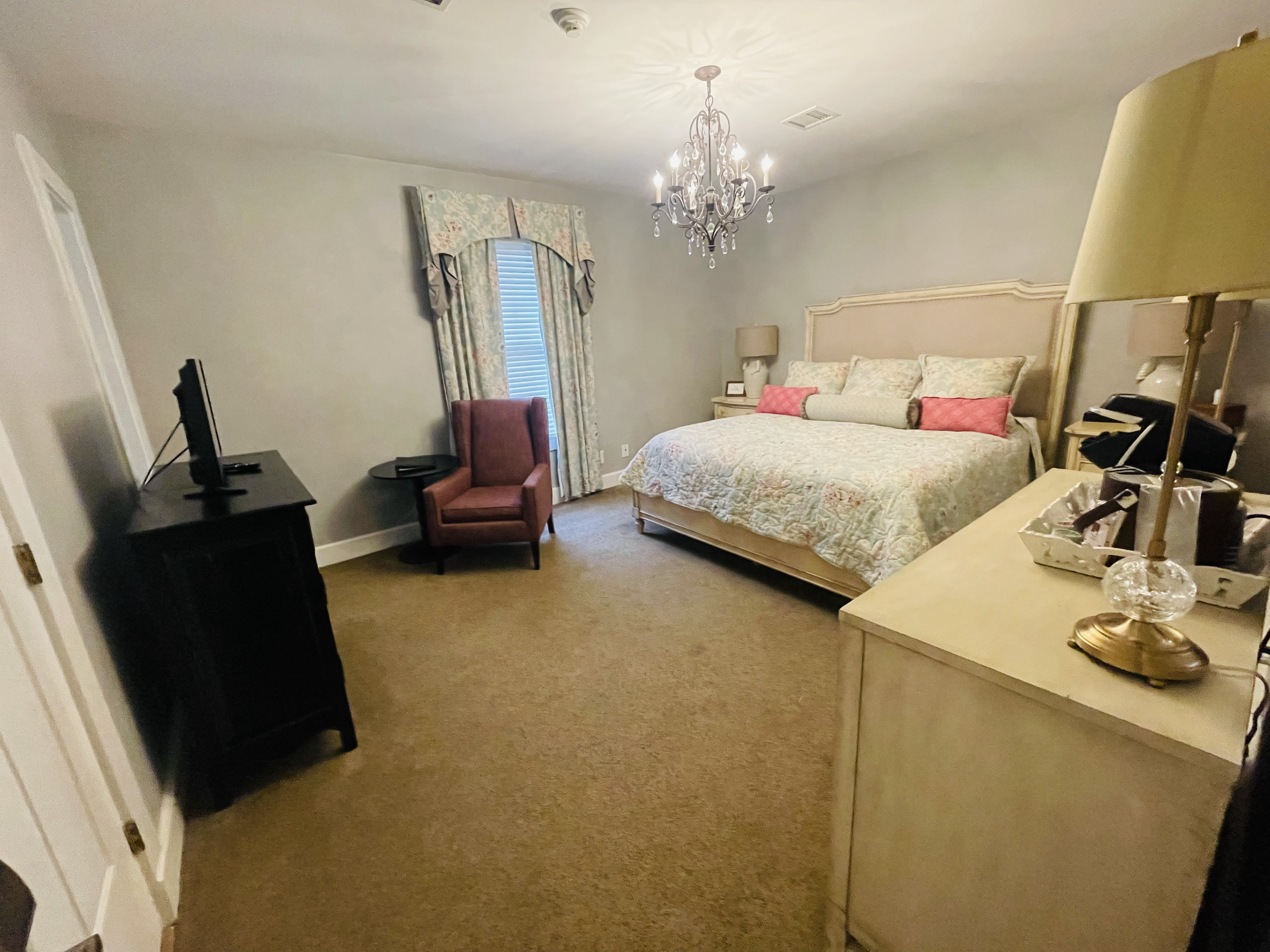 Lord Linville Room King  - Non- Smoking- No Pet   — Clemons, NC — vacation rental