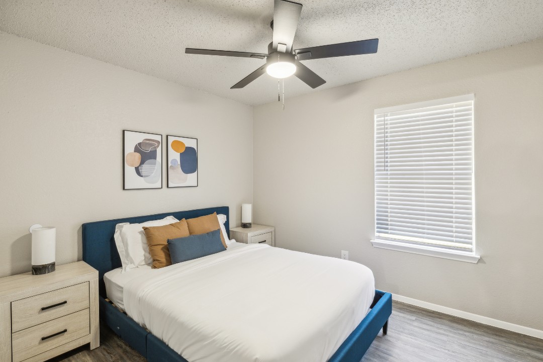 2 Bedrooms · Signature layout