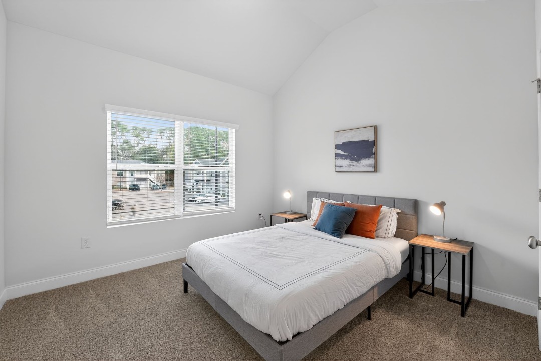 Hickory Grove · Unit 406 2/2