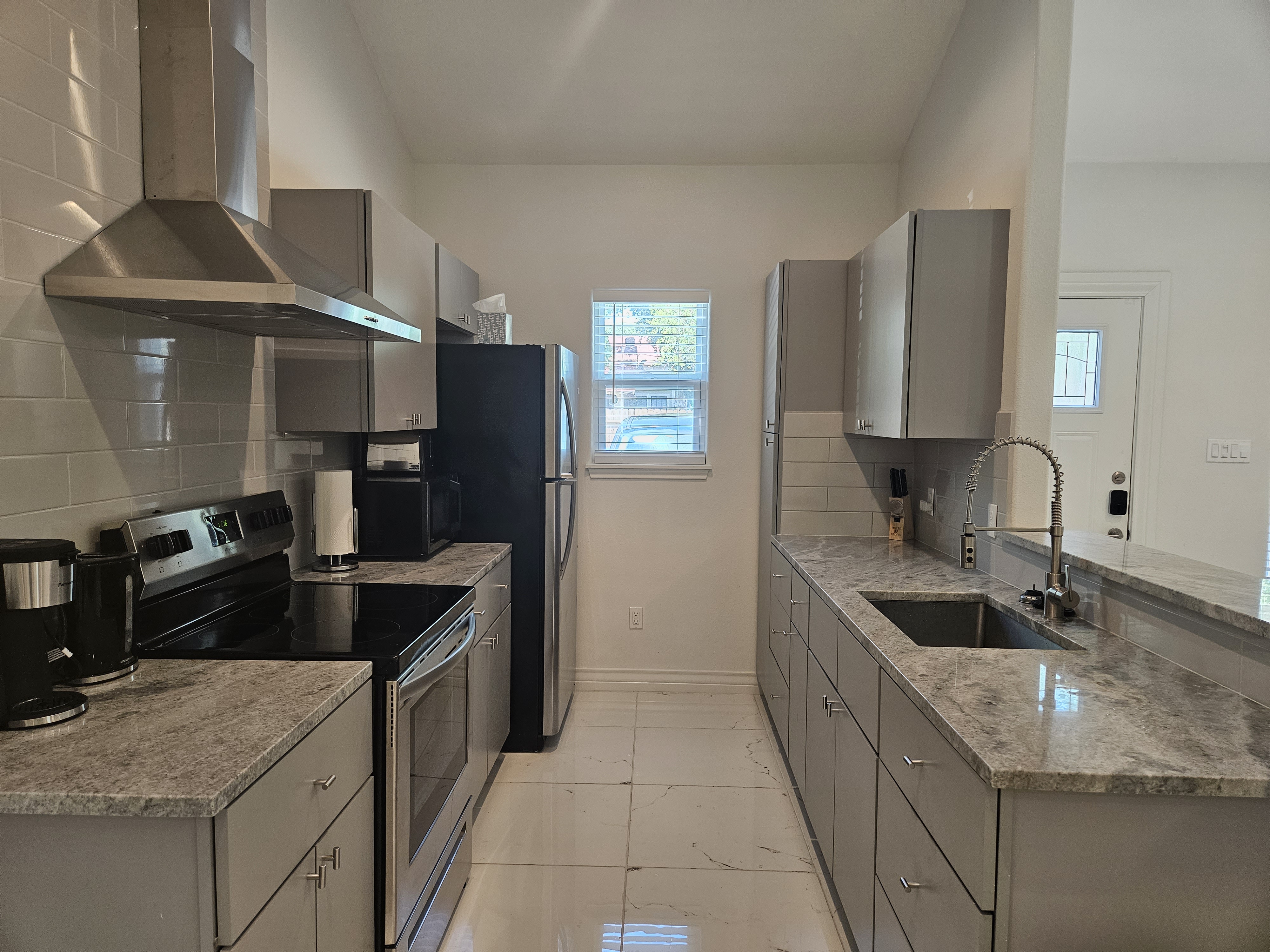 706 5th St Unit 1 photo 3
