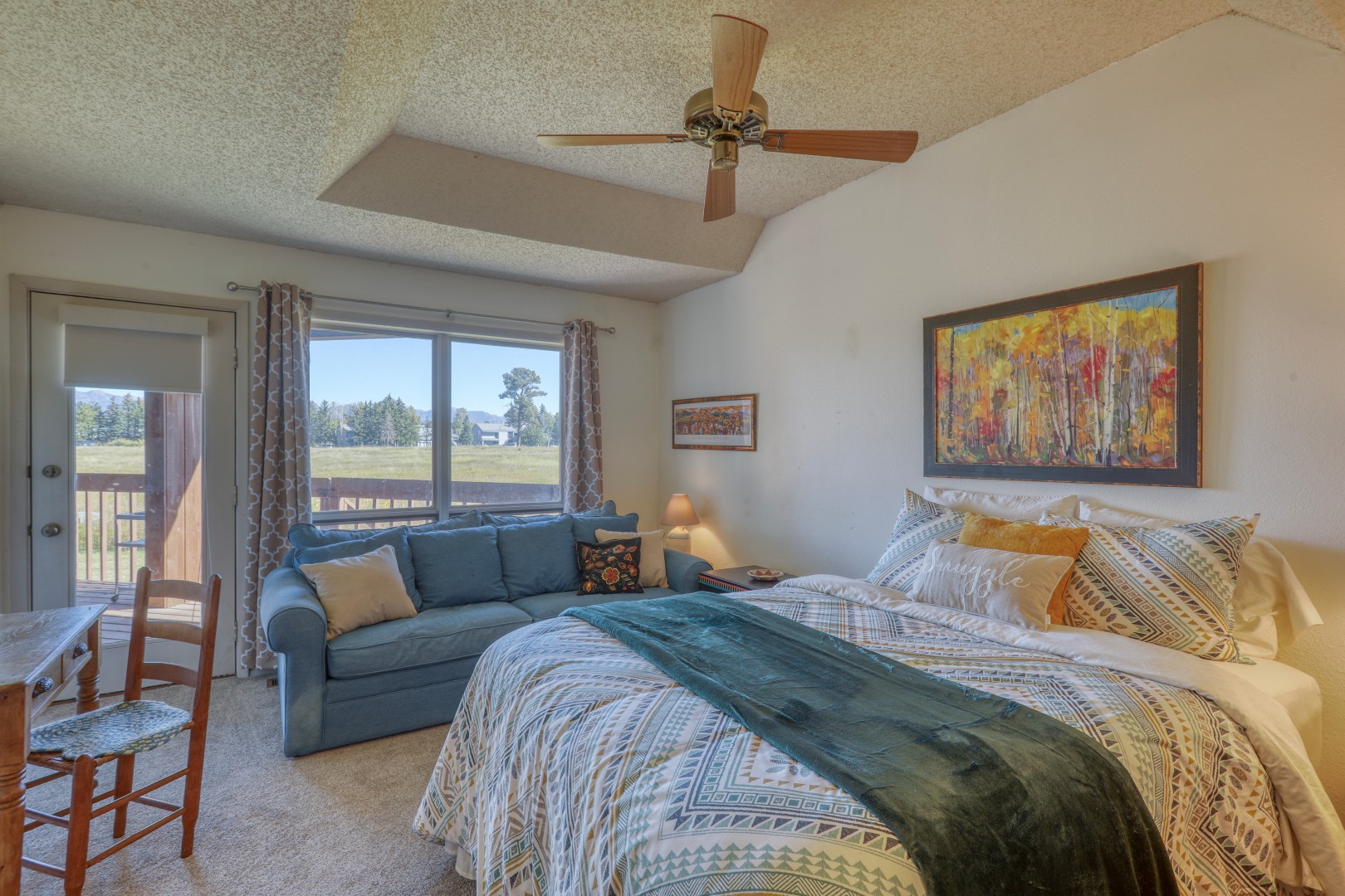 Downstairs Master Suit with Queen-Sized Bed 