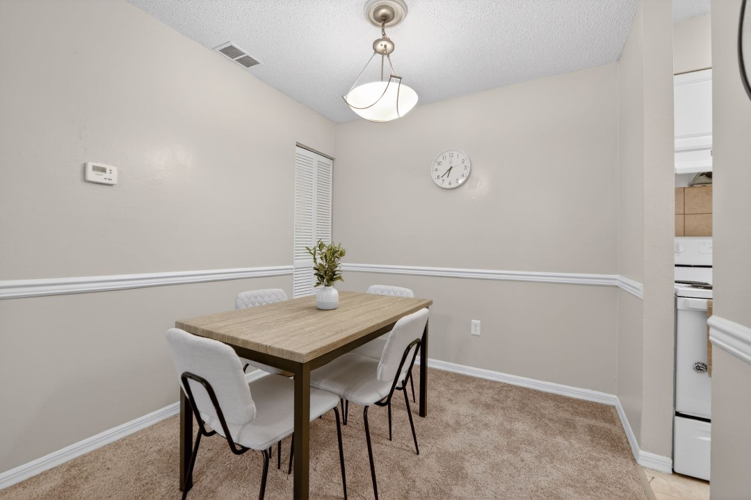 Avenue · Unit at Winter Springs 03-207 1/1