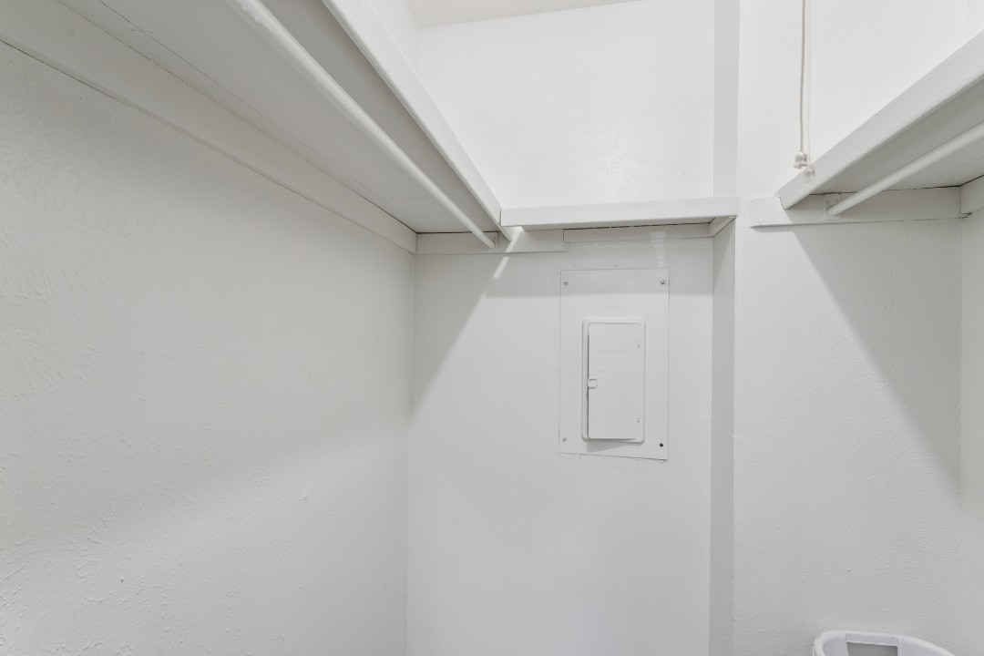 Vista Buena 2-180 · Unit 1/1