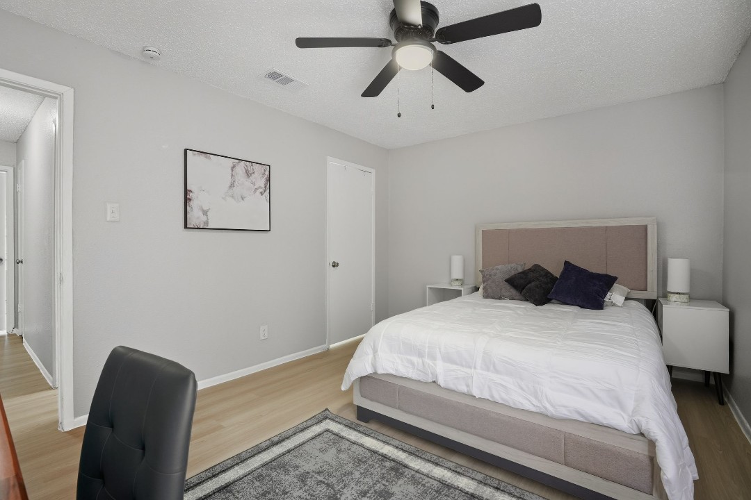 2 Bedrooms · Signature layout