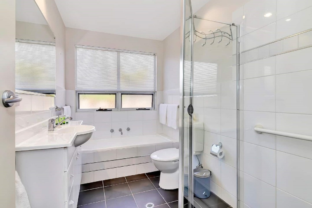 Family-Friendly Facilities
Includes a main bathroom with bathtub, additional powder room, and laundry facilities (washer and dryer). To get you started, we provide a small selection of basic supplies and welcome amenities upon check-in. These typically include essentials such as toilet paper, soap, shampoo, and a few other household basics.
Please note that these items are provided as a complimentary starter pack and are not replenished throughout your stay