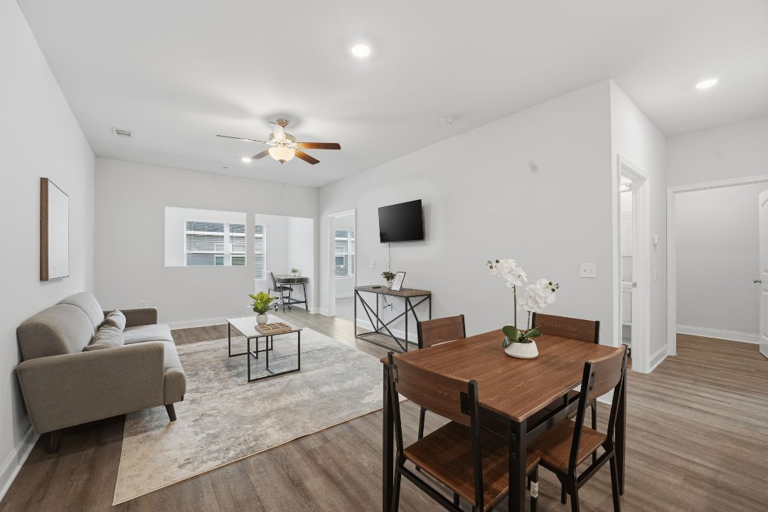 Hickory Grove · Unit 1204 2/2