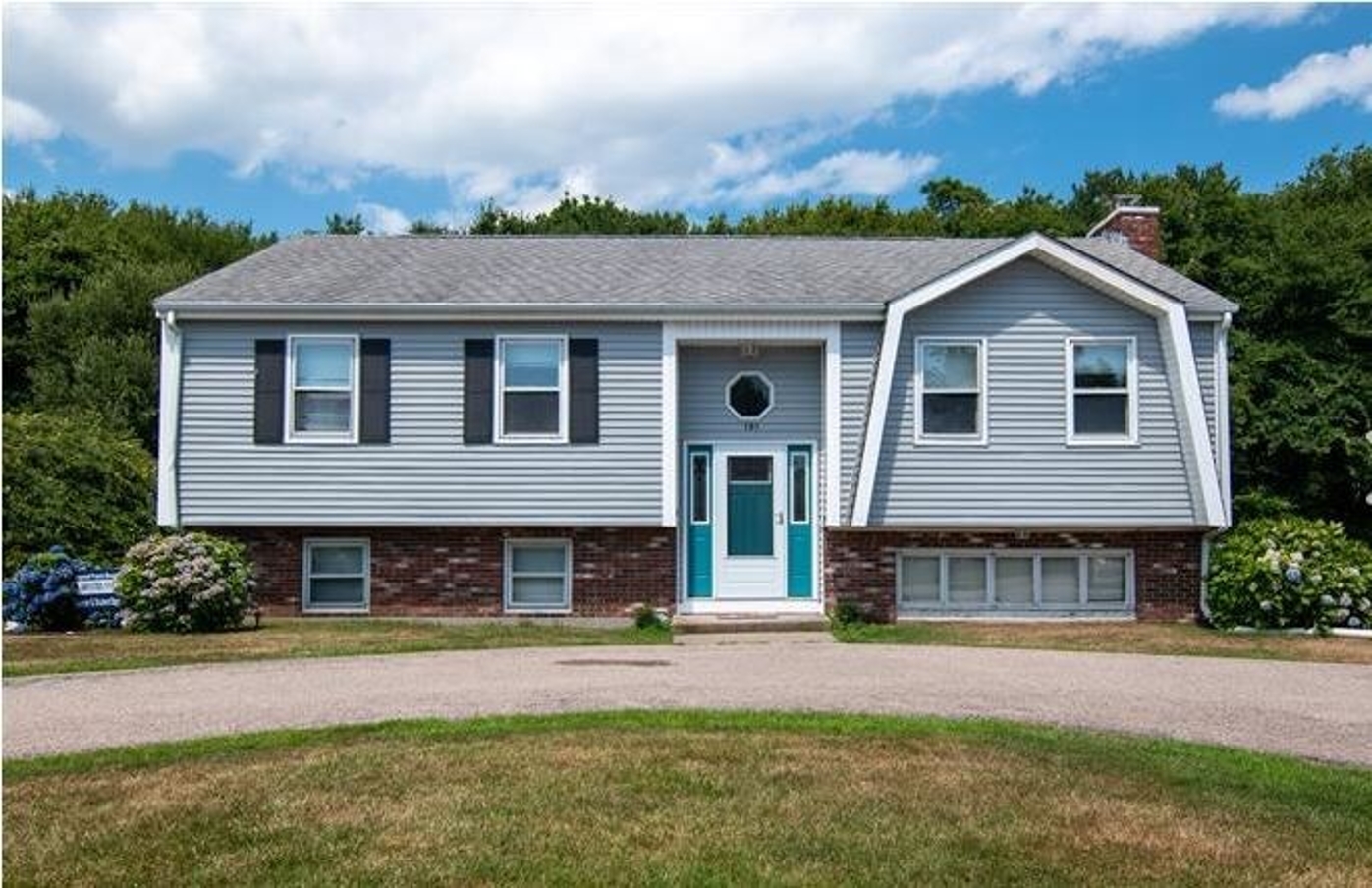 Ever Popular Eastward Neighborhood Summer Home! in Narragansett, RI
