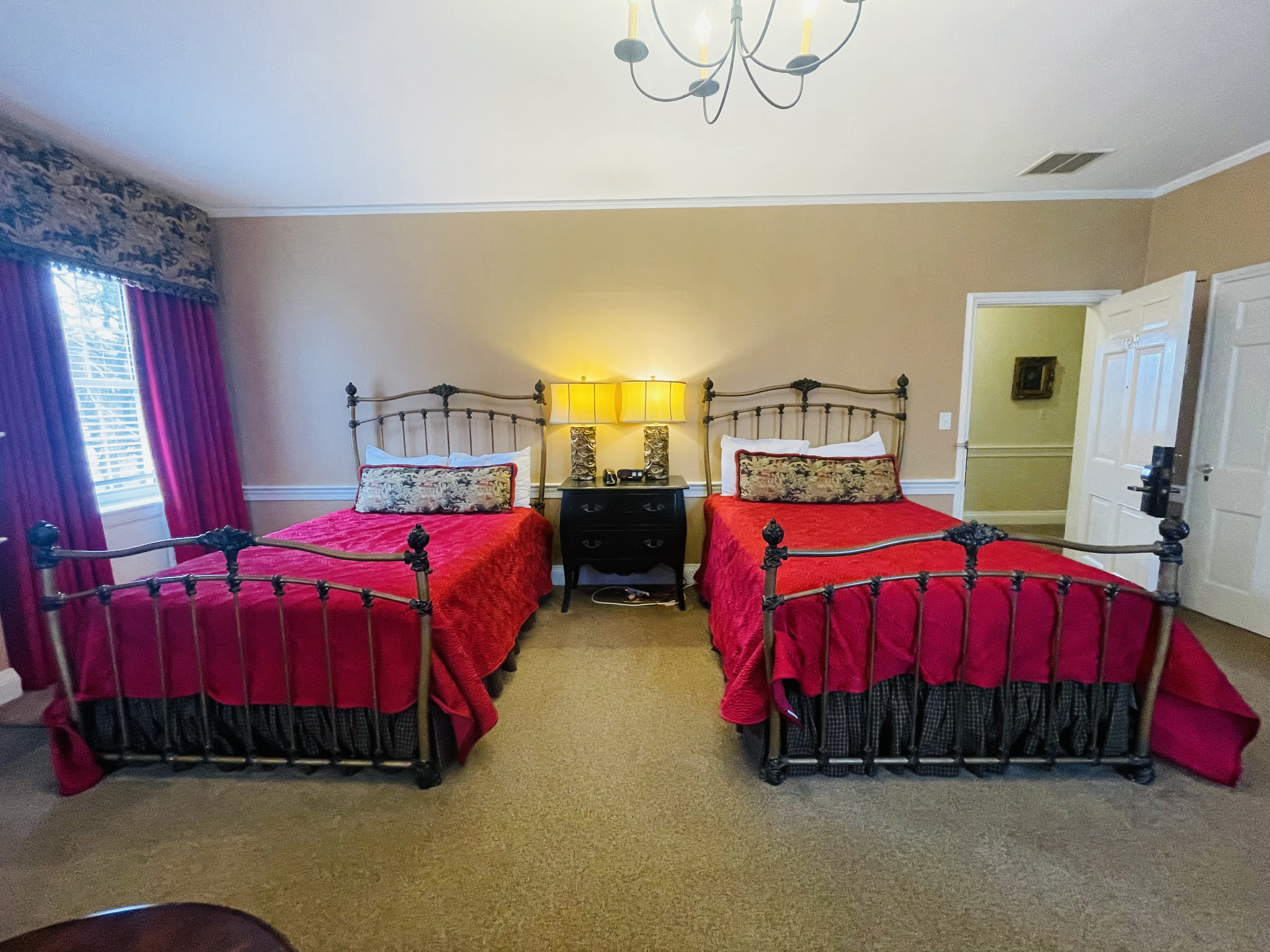 Walnut Room 2 double - Non- Smoking- No Pet   — Clemmons, NC — vacation rental
