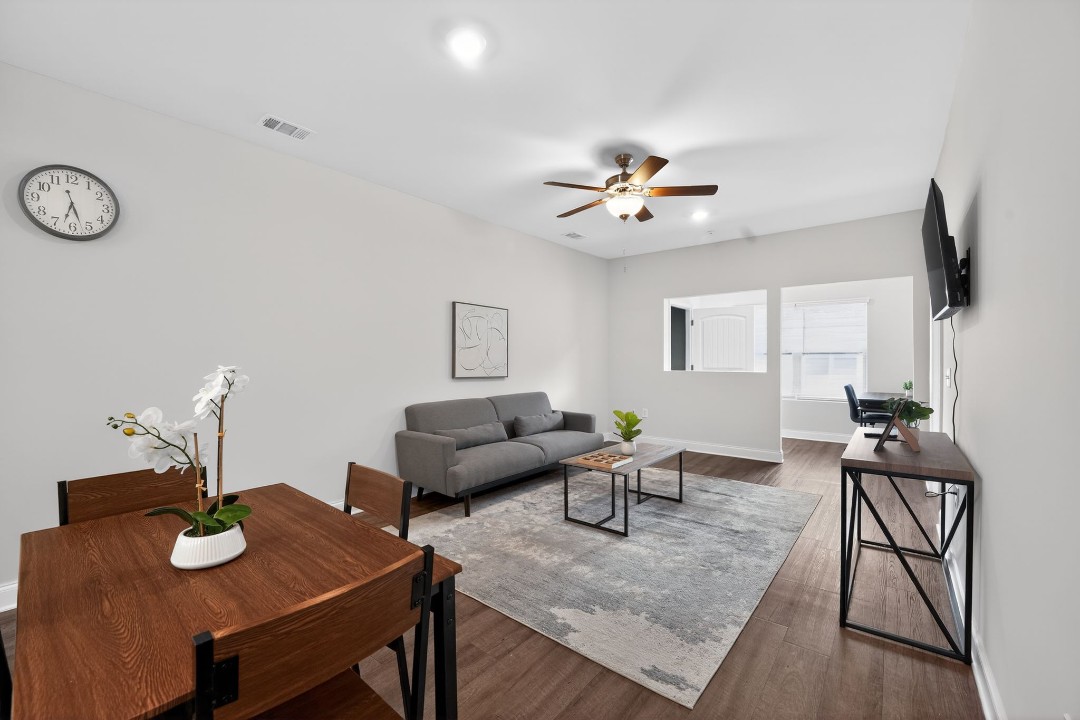 Hickory Grove · Unit 1204 2/2