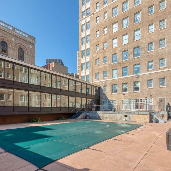 on East, 419- · Unit 111  1/1