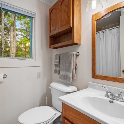 Full bathroom with fresh towels and essentials for a comfortable stay.