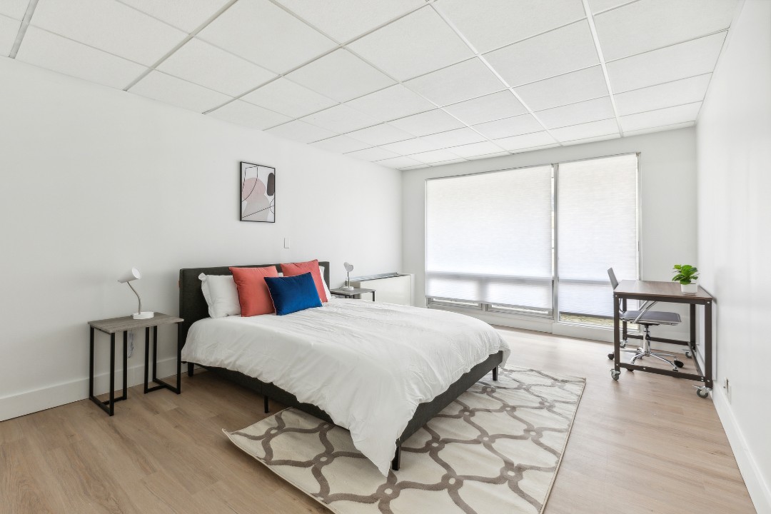 on East, 120 - · Unit 111  1/1
