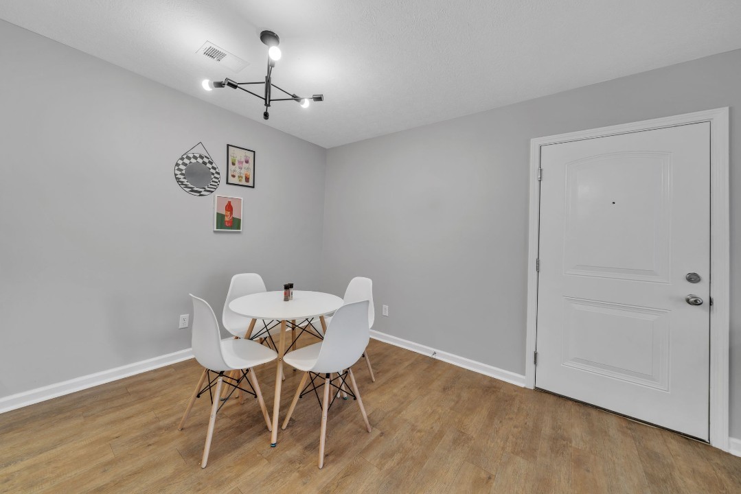 Stonecrest 717, · Unit 2/2