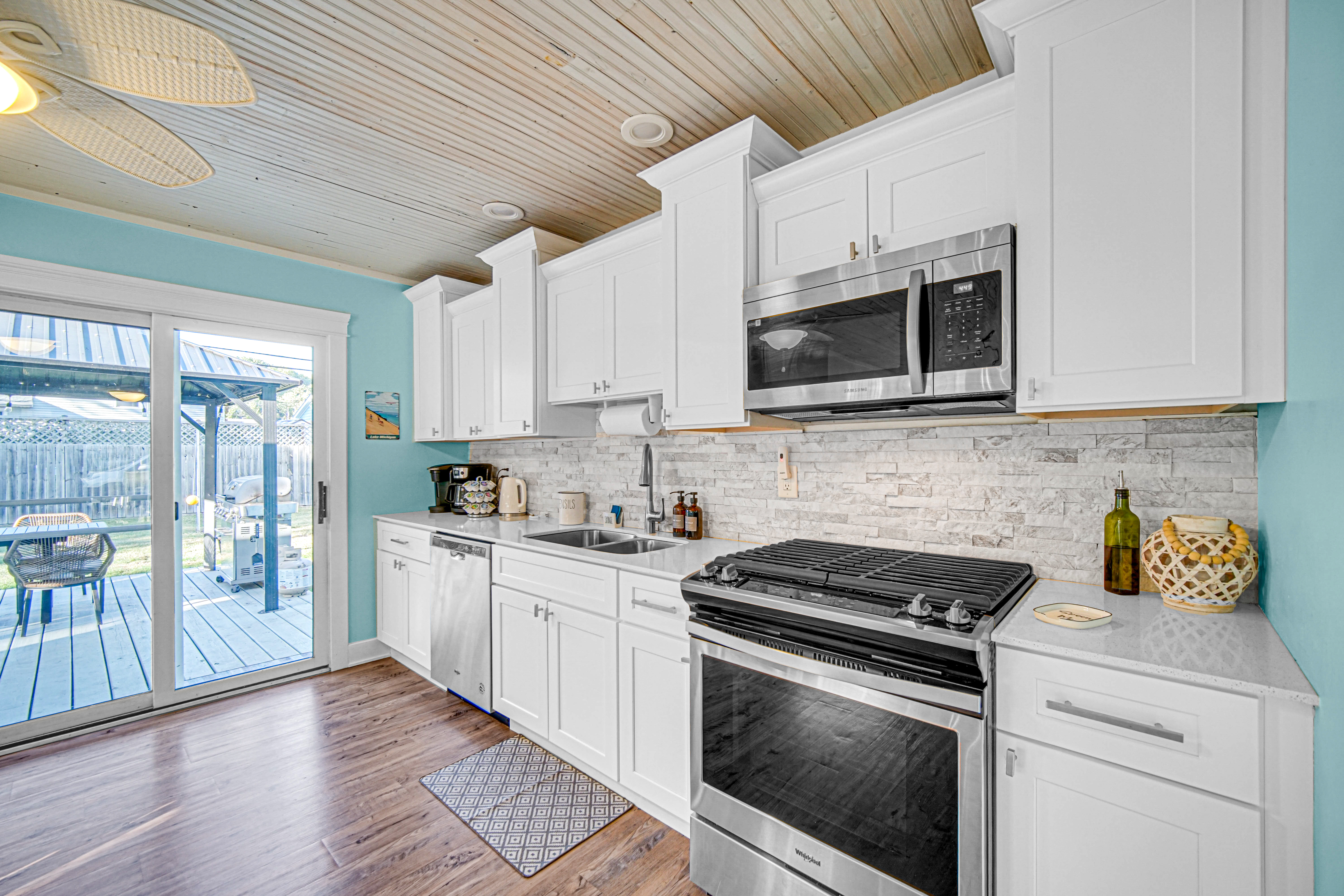 Barefoot Beach House  photo 5