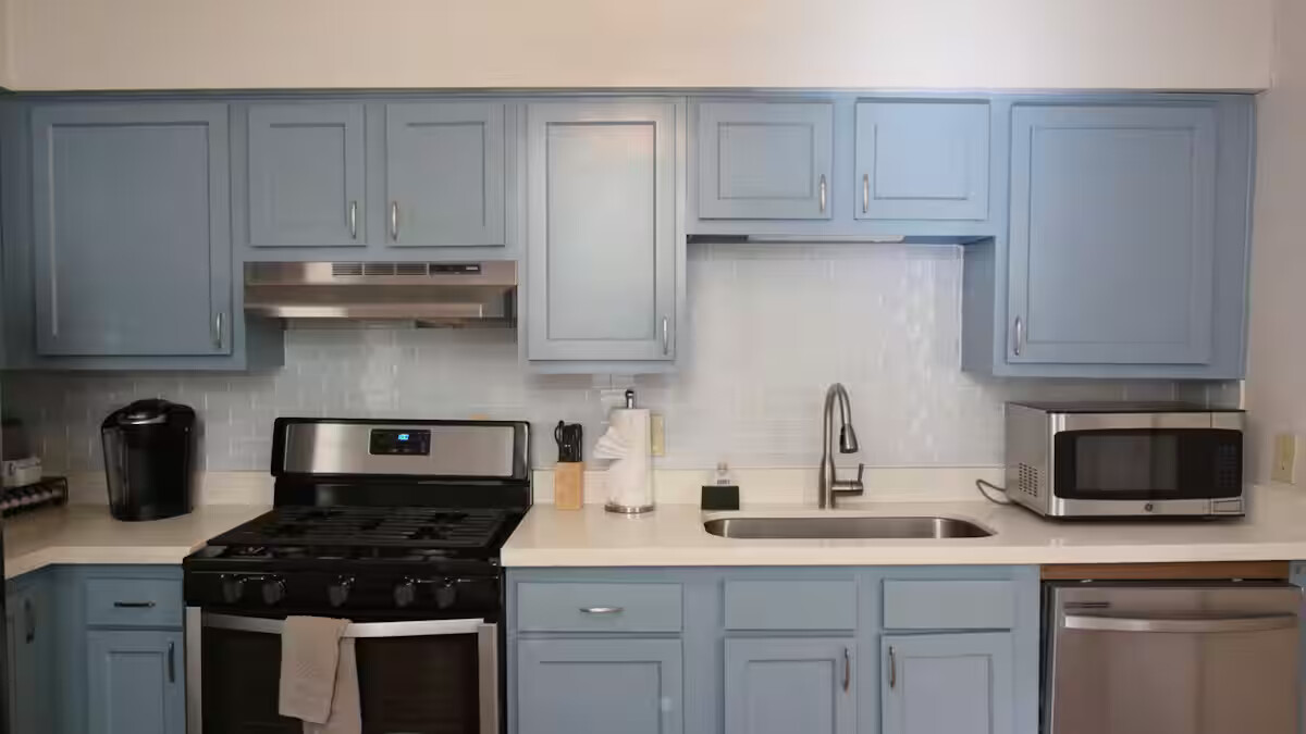 Kitchen with accessories.