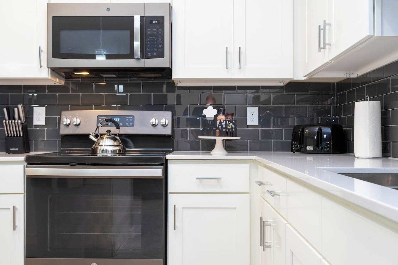The fully equipped kitchen features modern appliances, sleek cabinetry, and all essential cookware and utensils, making it perfect for preparing meals with ease.