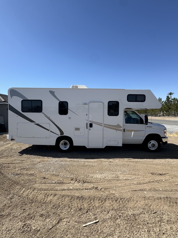 [24] Class C Compact Majestic 23A