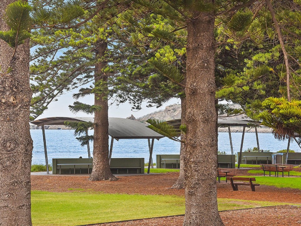 Popular year-round with peak period sellouts – recommended for early reservation.