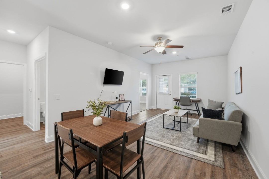 Hickory Grove · Unit 1105 2/2