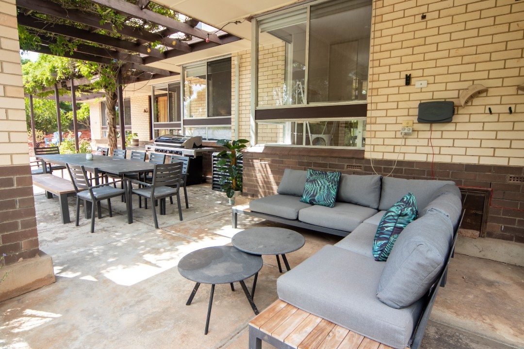 Alfresco Entertaining Area with BBQ Grill
Outdoor dining overlooking the pool and park reserve – ideal for relaxed afternoon barbecues and casual family meals.