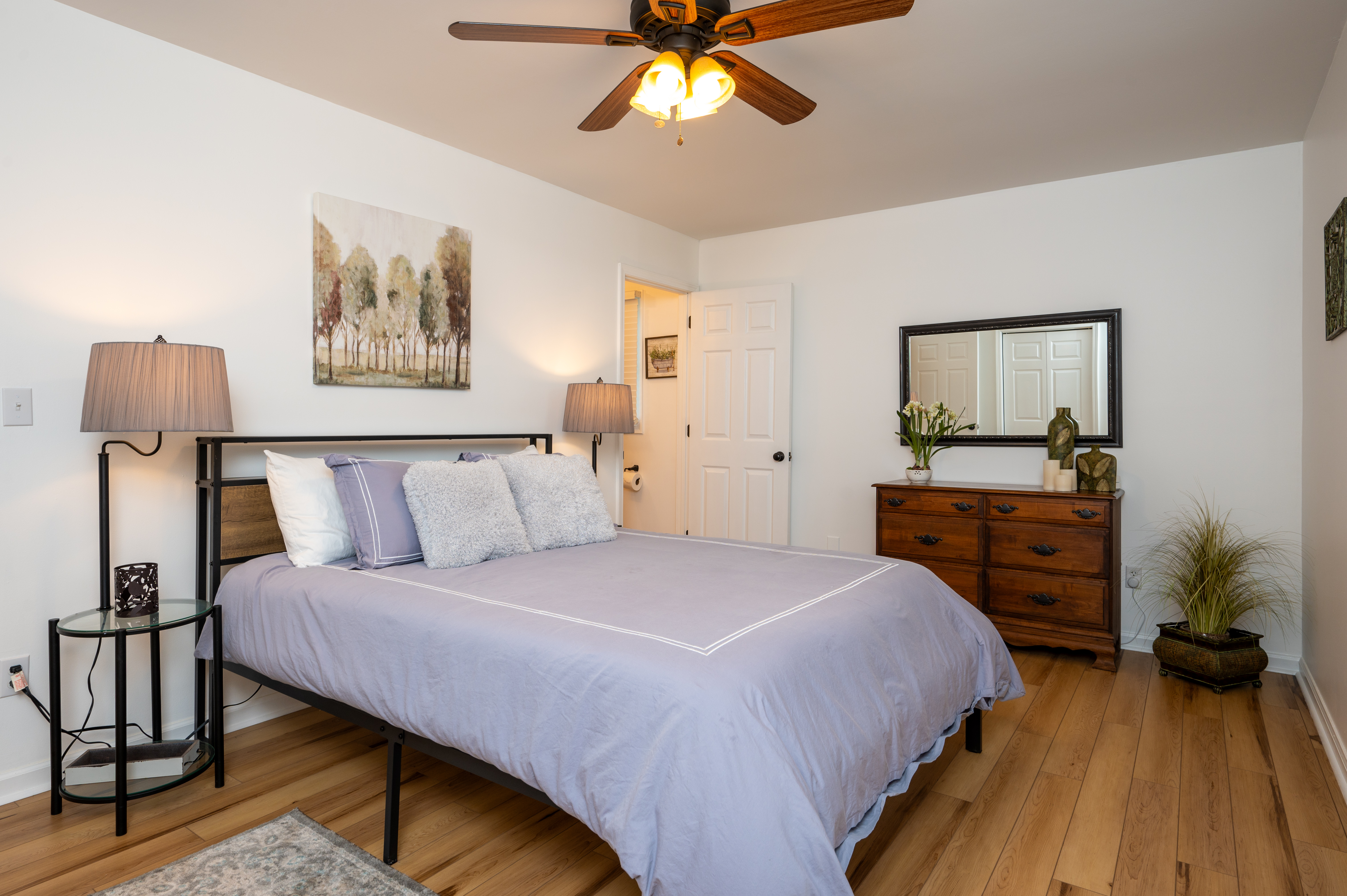 Enchanting & Central ~ Queen Beds ~ Deck ~ Parkin photo 3