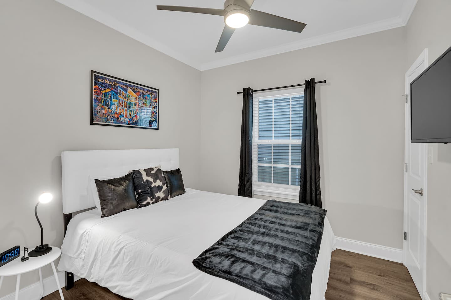 Second Queen Bedroom | Plush bed with microfiber sheets!