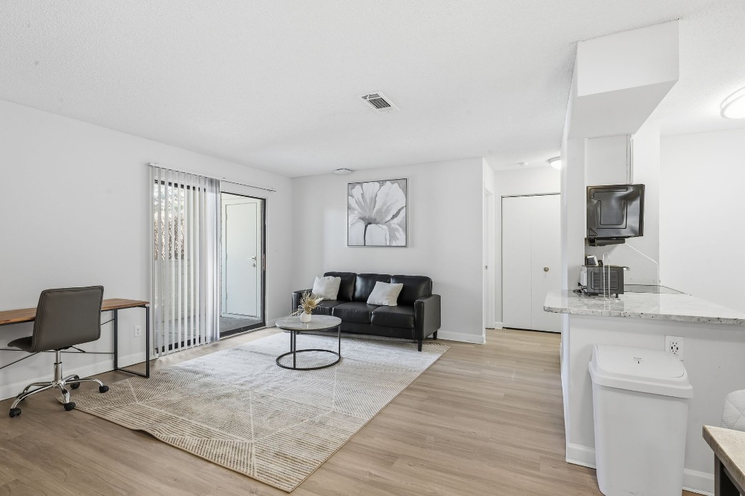 Taylor at 502 · Unit unit 2200-107 2/2