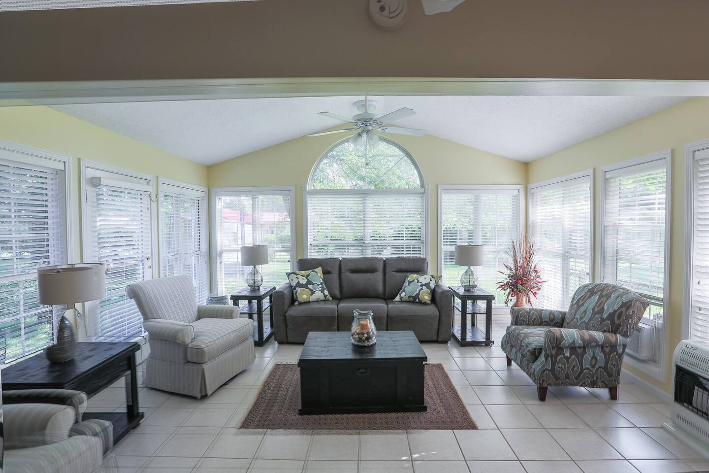 Home Near Sand Mtn Park |Sleeps 10| fenced yard — Albertville, AL — vacation rental