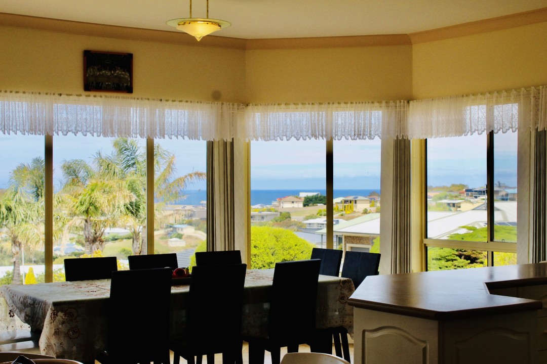 Encounter Bay Villa Marie - dine in experience with the view