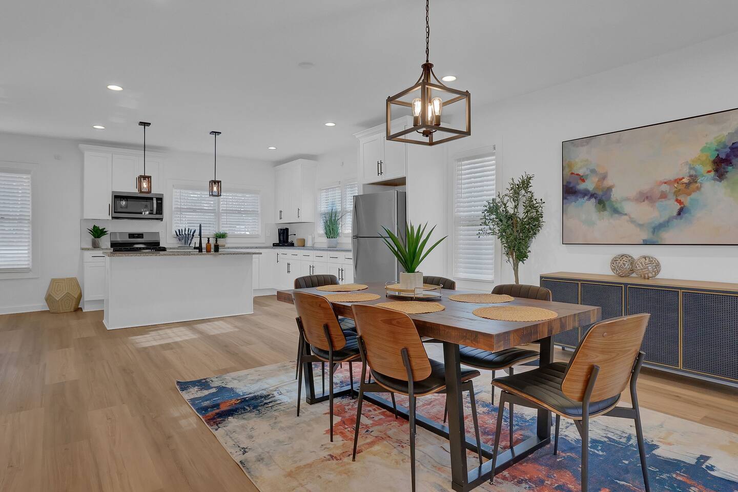 Stylish Oasis With Modern Kitchen And Spacious Living - Vibrant Retreat - Atlanta, GA