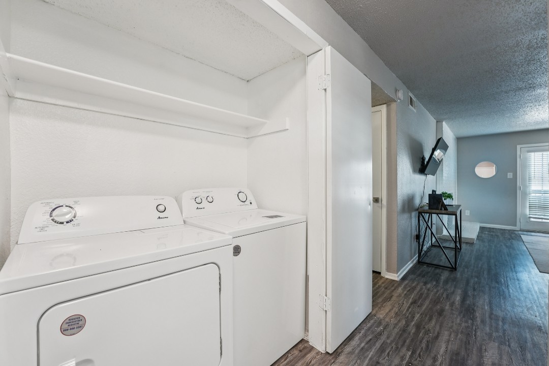 The Landry · Unit 204 2/2