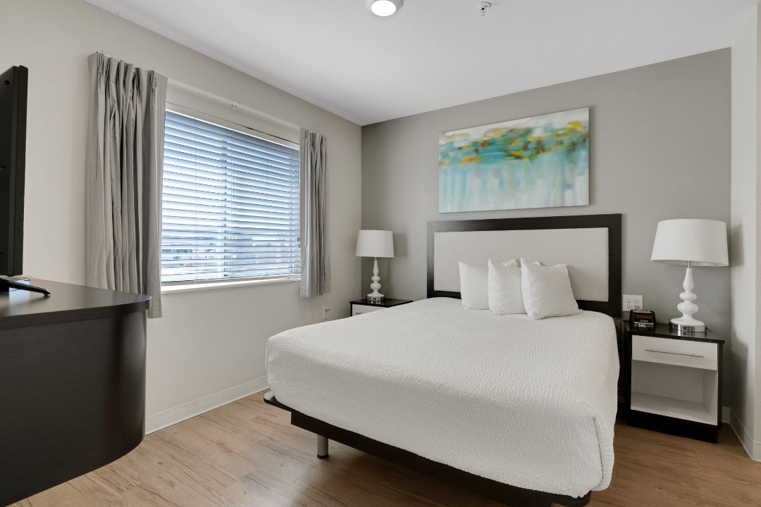 2 Bedrooms · Signature layout